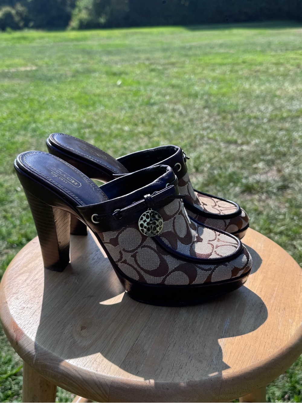 Ladies Coach Signature Canvas Brown Platform Mule Heels - Picture 10 of 10